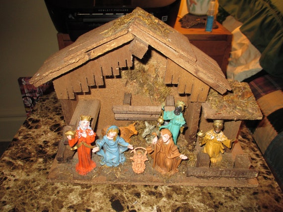 Classic Vintage 9 Pcs Italian Nativity Set Great Look Nice Condition