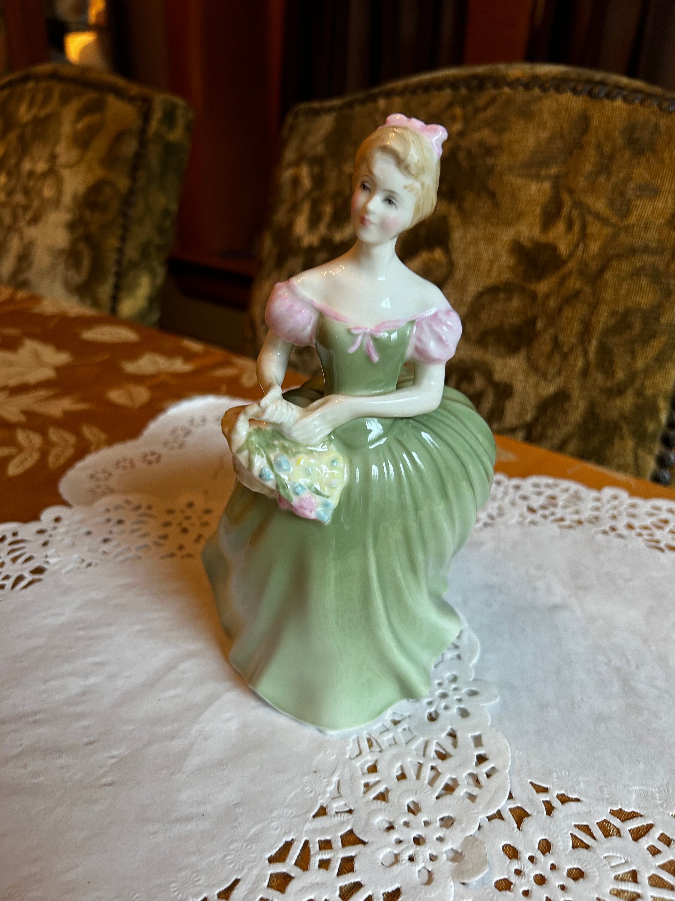 Lovely Vintage Royal Doulton Figurine Clarissa HN 2345 / 7.25