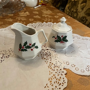Lovely Homer Laughlin Holly & Berries Christmas Cream and Covered Sugar Bowl ~ Classic Retro Holiday Look