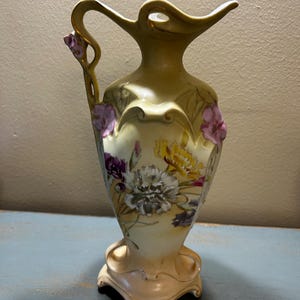 Lindo vaso/jarro de porcelana vintage de 30 cm ~ Linda decoração floral pintada à mão ~ Alça elegante e borda franzida ~ Extraordinário!