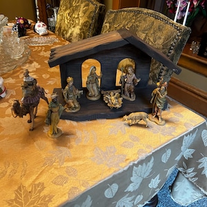 Classic Vintage Hand Painted Fontanini Nativity Set ~ Made in Italy ~ Christmas Tradition!