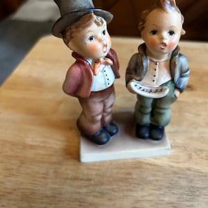 Charming Antique Hummel Figurine &quot;Duet&quot; ~ Hummel #130 ~ 5.25&quot; Tall ~ Bee in V Goebel Mark ~ W Germany