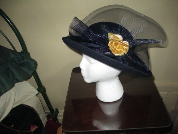 Very Stylish Original Black Wool Hat & Gold Rose … - image 1