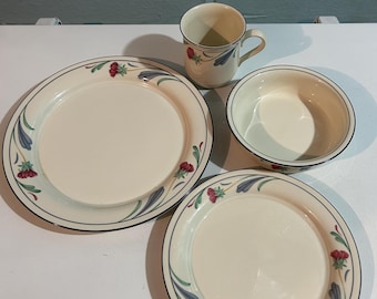 Bellissimi papaveri Lenox su sfondo blu ~ Servizio da tavola da 4 pezzi ~ Modello fuori produzione, prodotto negli USA!