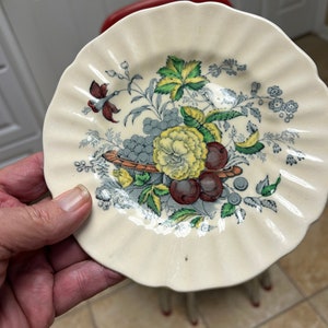 Lovely Vintage The Kirkwood Multicolor by ROYAL DOULTON ~ Rare 4 Piece Place Setting