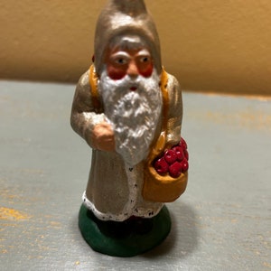 Nicely Painted Vintage Silver Santa Claus Figure With Apples ~ Classic Ceramic Christmas Decoration ~ Great Old Fashion Look!