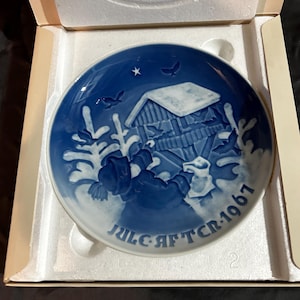 Lovely Vintage 1967 B&G Copenhagen Porcelain &quot;Fuglenes Jul&quot; Christmas Plate - Made In Denmark~ Mint Condition ~ Original Box