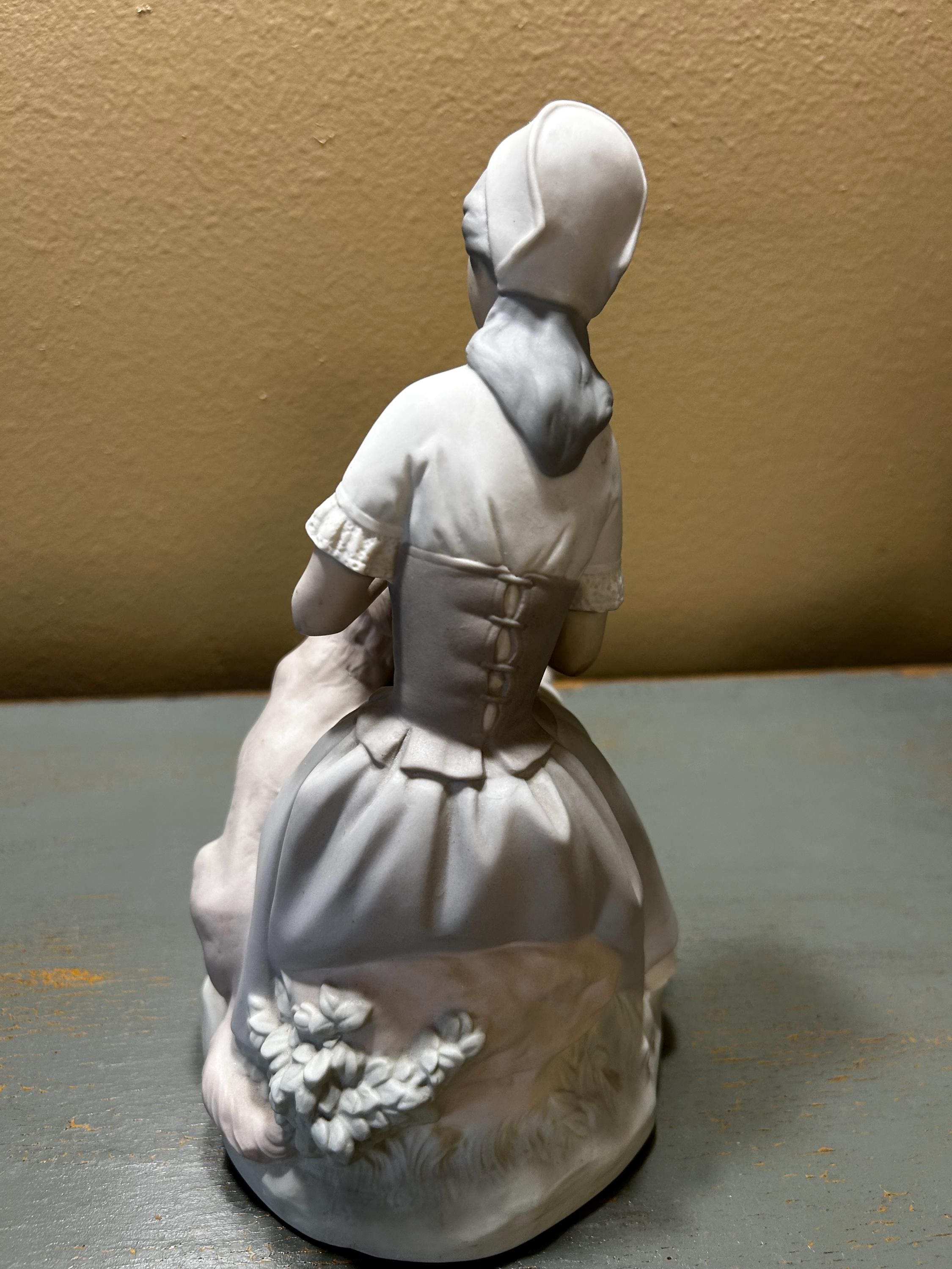 Beautiful Large NAO (lladro Style) Porcelain Figure of a Lady
