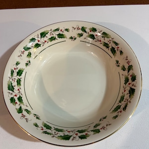 Schöne große runde Gemüseschale ~ Retired Holly & Berry Fine Christmas China Von Japan ~ Sehr schön aussehende Weihnachtsergänzung