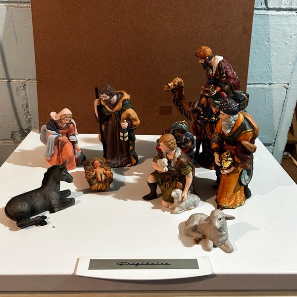 Wyjątkowy, ręcznie malowany, zabytkowy zestaw do szopki z porcelany ~ Piękne malowanie, klejnoty i złote akcenty ~ Figurki w dużej skali