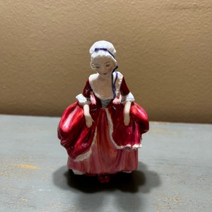 ❣️ロイヤルドルトン2体❣️フィギュリン グッディ トゥー シューズ 美品