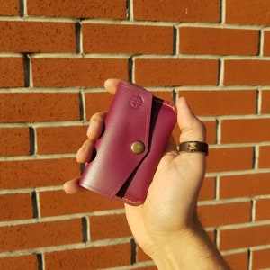 Handgemaakte leren kaarthouder, met de hand gestikt gepersonaliseerd premium leer, slanke portemonnee, cadeau voor haar, minimalistisch, kaarthoes