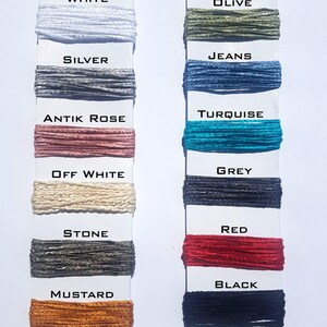 Puede incluir: Una carta de colores con 10 colores diferentes de cord&oacute;n. Los colores son: Blanco, Plata, Rosa Antiguo, Blanco roto, Piedra, Mostaza, Oliva, Vaquero, Turquesa, Gris, Rojo y Negro.