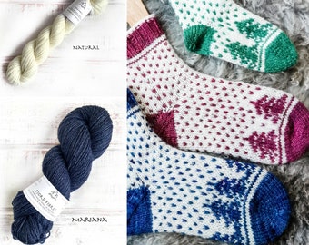 Christmas is coming socks - Yarn Kit - Mariana/Natural - Yarn and Printed Pattern in English/Norwegian - Hand Dyed Yarn  - Yarn Kit