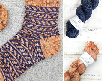Fall is coming socks - Yarn Kit - Spiced Pumpkin/Mariana - Yarn and Printed Pattern in English/Norwegian - Hand Dyed Yarn  - Yarn Kit