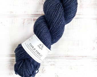Mariana - Hand Dyed Yarn - Tonal Yarn - Sock yarn- Norwegian wool