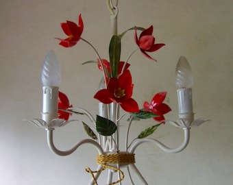 Delizioso lampadario antico francese vintage in ceramica dipinta a tre bracci con rose