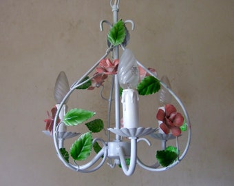 Entzückender antiker vintage französischer Tole Ware dreiflammiger Kronleuchter 2 mit Frühlingsrosen