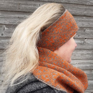 Calentador de orejas de punto con carta tradicional nórdica, diadema de primavera suave y casual, accesorios para el cabello, regalo de Pascua para ella, beige y naranja.
