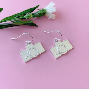 Kamera Ohrringe, Sterling Silber Kamera Ohrringe, Kamera Schmuck, Fotografie, Geschenk für Fotograf, Instagram Fotograf