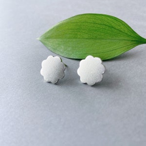 dainty silver flower stud earrings | delicate flower studs | delicate floral earrings| minimal floral studs