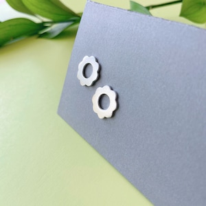 dainty silver flower stud earrings | delicate flower studs | delicate floral earrings| minimal floral studs