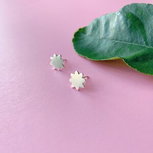 dainty silver flower stud earrings | delicate flower studs | delicate floral earrings| minimal floral studs