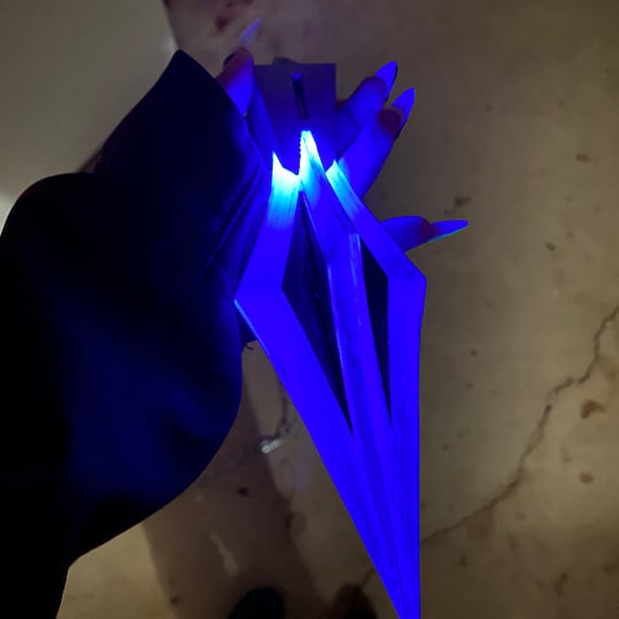 Scorpion Kunai Knife Mortal Kombat 11 - WITH LED LIGHT Scorpion Kunai Knife Mortal Kombat 11 - WITH LED LIGHT