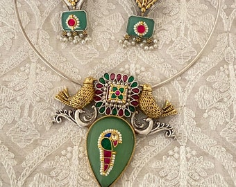 Fusion Hasli Necklace with Pachi Kundan,Carved Stone,Dual Tone Bird Design,Ruby-Green Pendant Hasli Indian Necklace,Pachi Ruby  Earrings