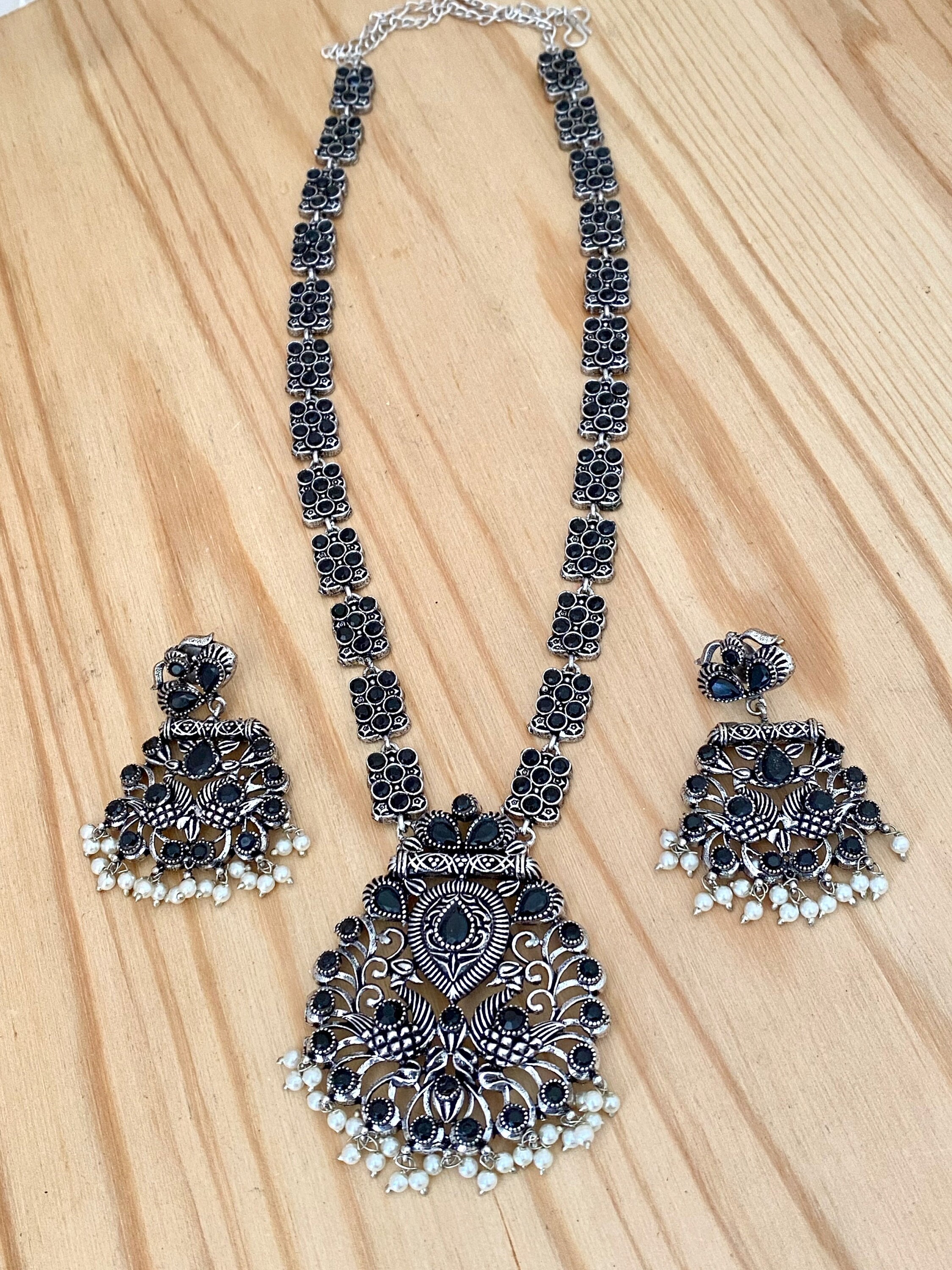 Black Metal Chain Necklace For Saree Saree Long Necklace - Main Image