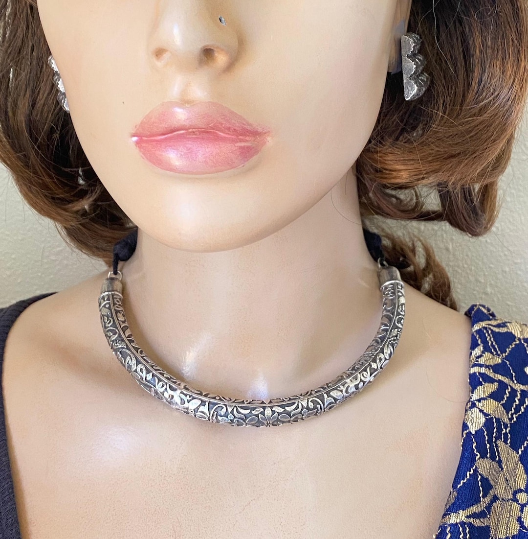 Elegant Oxidized White Bead Hasli
