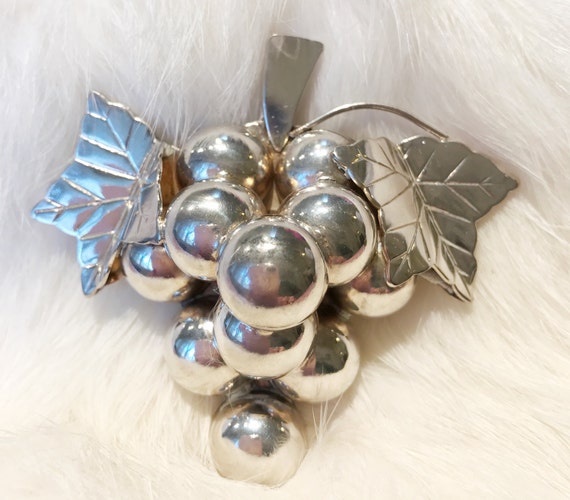 Vintage Sterling Silver Grape Brooch/Pin - image 1