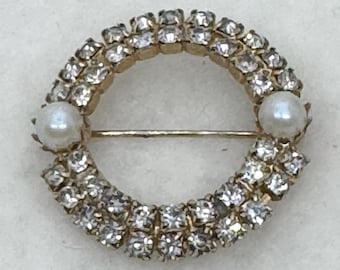 Vintage Gold Tone Wreath Brooch