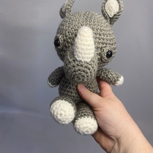 Nashorn, Stofftier, gehäkeltes Nashorn, Kinderspielzeug