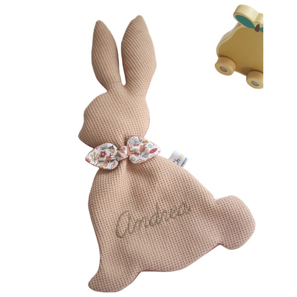 Lapin doudou plat personnalisé (broderie)  nid d'abeille et lange