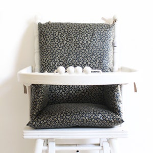 Baby high chair cushion in Oeko Tex coated cotton / Wild flowers