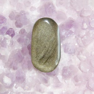 Grooved cabochon, cut in golden obsidian from Mexico