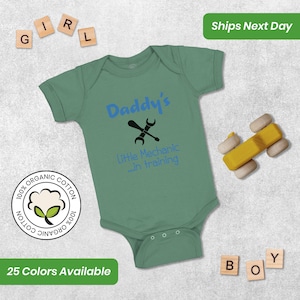 Baby Bodysuit Funny Baby Shower Favors Daddy&#39;s Little Mechanic in Training Dad Father&#39;s Day Dad