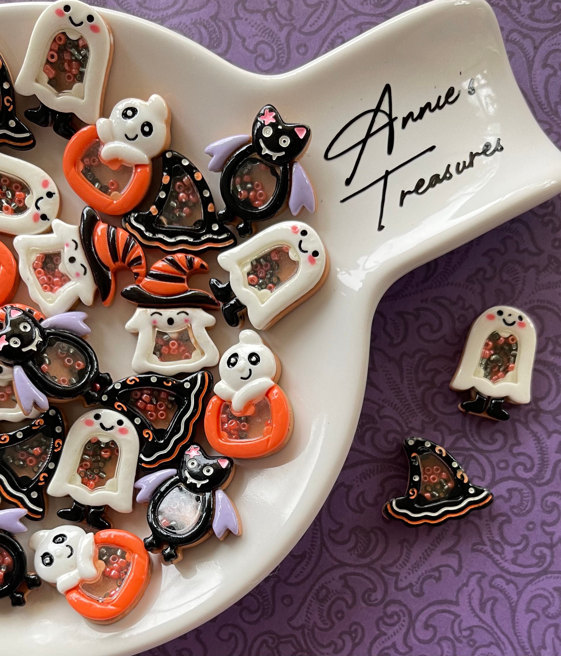 halloween shaker mini cabochons | Halloween flat back resin charms | Halloween resin cabochons for crafting