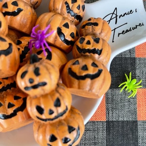 3d standing pumpkin cabochons | standing resin pumpkin