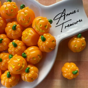 3d standing pumpkin cabochons | small resin standing pumpkin | Halloween cabochon