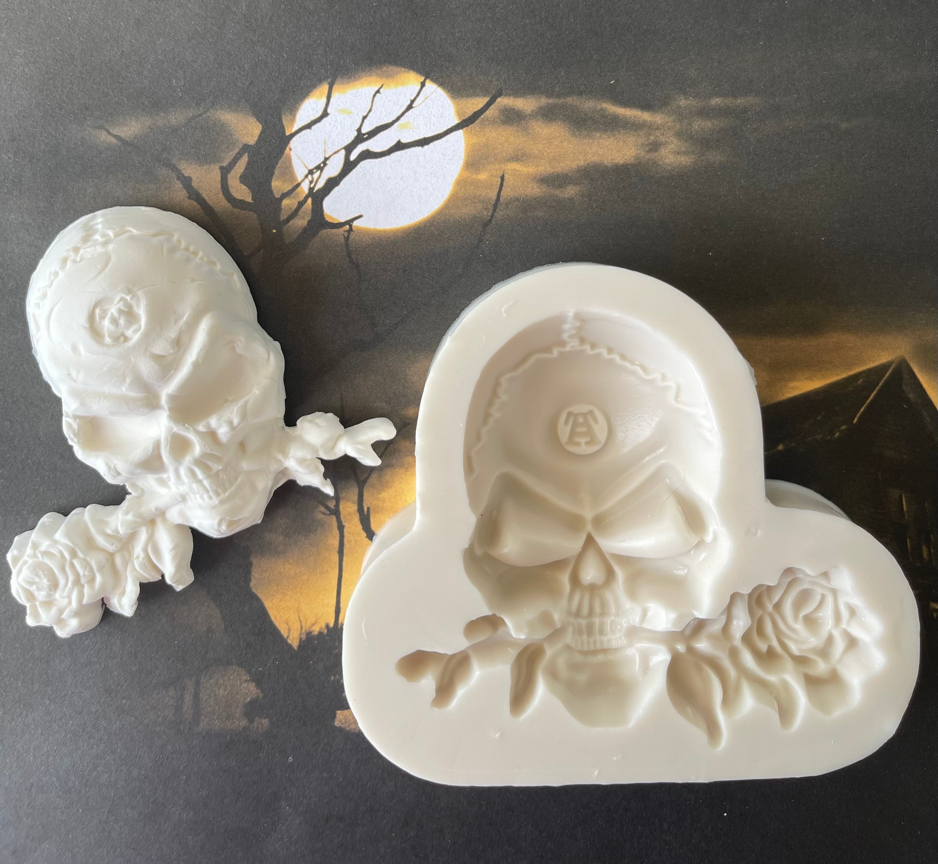 Trudeau Silicone 6c Skull Baking Mold