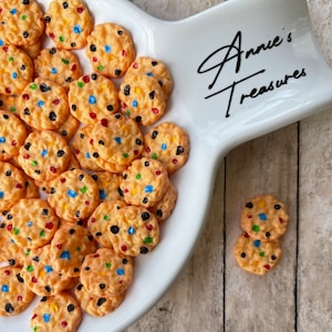 Fake mini chocolate chip cookies | cookie cabochons | dollhouse size cookies