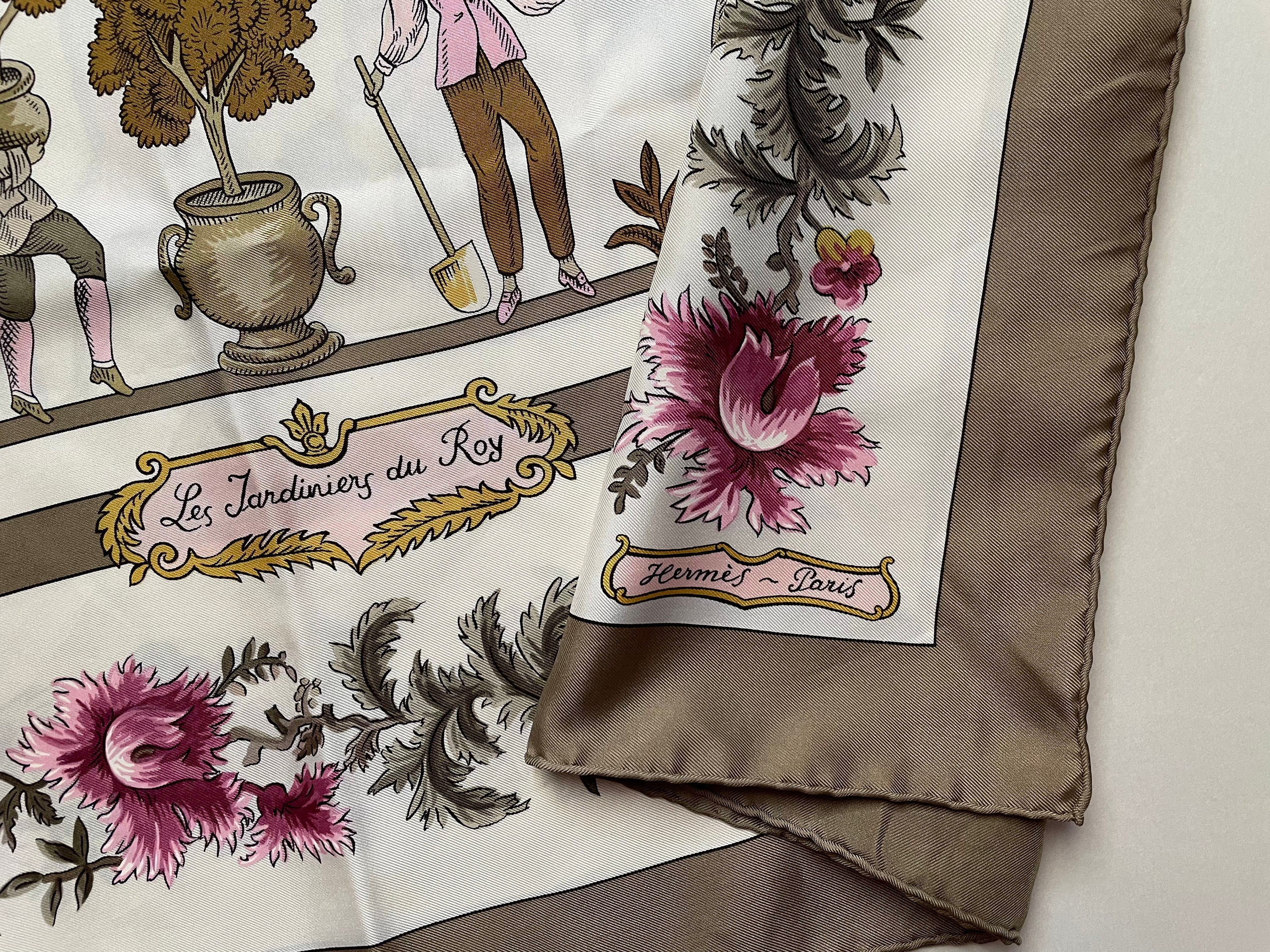 【まとめ】 HERMES カレ90 「Les Jardiniers du Roy(庭師のロイ)」/ CHANEL ココマーク柄 他 シルク100% スカーフ 5点 中古 Les Jardiniers du カレ 超美品 1960年代フランス製