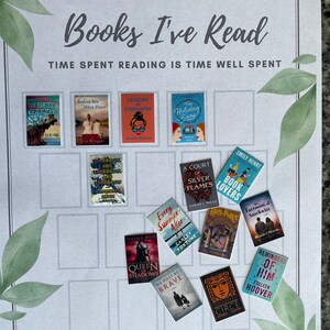 Op de afbeelding: Een wit raster met de tekst "Books I've Read" en "Time Spent Reading is Time Well Spent" bovenaan. Het raster is gevuld met miniatuur boekomslagen, waaronder titels als "The House in the Cerulean Sea", "Before We Were Yours", "Lessons in Chemistry", "The Holiday Swap", "A Court of Silver Flames", "Book Lovers", "Every Summer After", "Queen of Shadows", "We Must Be Brave", "Harry Potter", "The Tattooist of Auschwitz", "Reminders of Him" en "Circe".