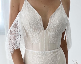 Vintage Lace Boho Wedding Dress with Off Shoulder Sleeves, Bridal Lace Gown, Elopement Wedding Dress, Garden Weddin Dress, Boho Bridal Gown
