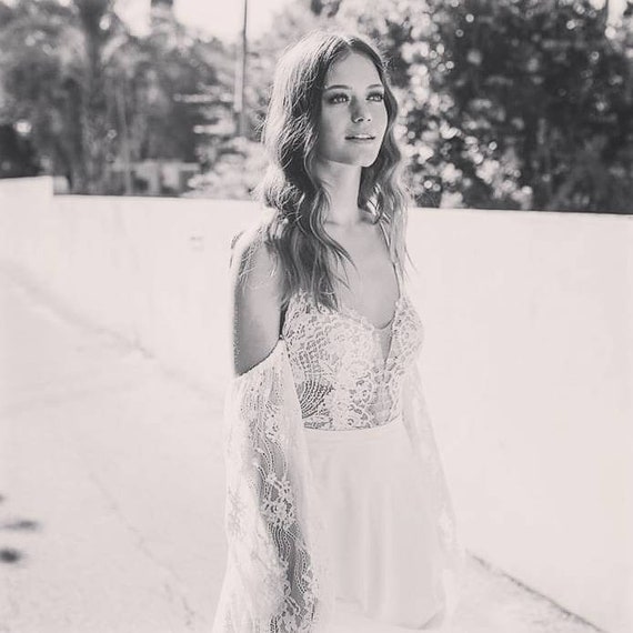 Long Sleeve Boho Wedding Dress, Beach Wedding Dress, Flutter Sleeve Wedding  Dress, Open Back Wedding Dress - Etsy