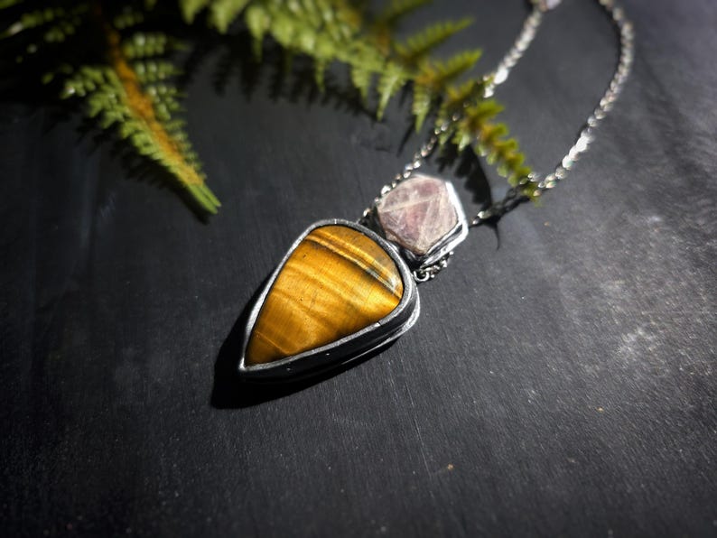 Tiger Eye and Ruby Corundum Pendant - Handmade Necklace - Record Keeper imagem 1