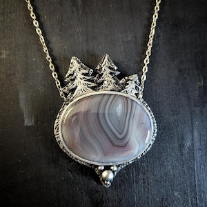 Fox in the Forest Botswana Agate Handmade Necklace - Gemstone Pendant - Forestcore - Winter immagine 1