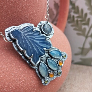 bridgerton, polin, penelope featherington, colin bridgerton, bridgerton blue, blue aventurine trolleite, ribbon, necklace, jewelry pendant regency, jane austen, pride and prejudice darcy, elizabeth bennet, queen charlotte, floral, flower, carnelian